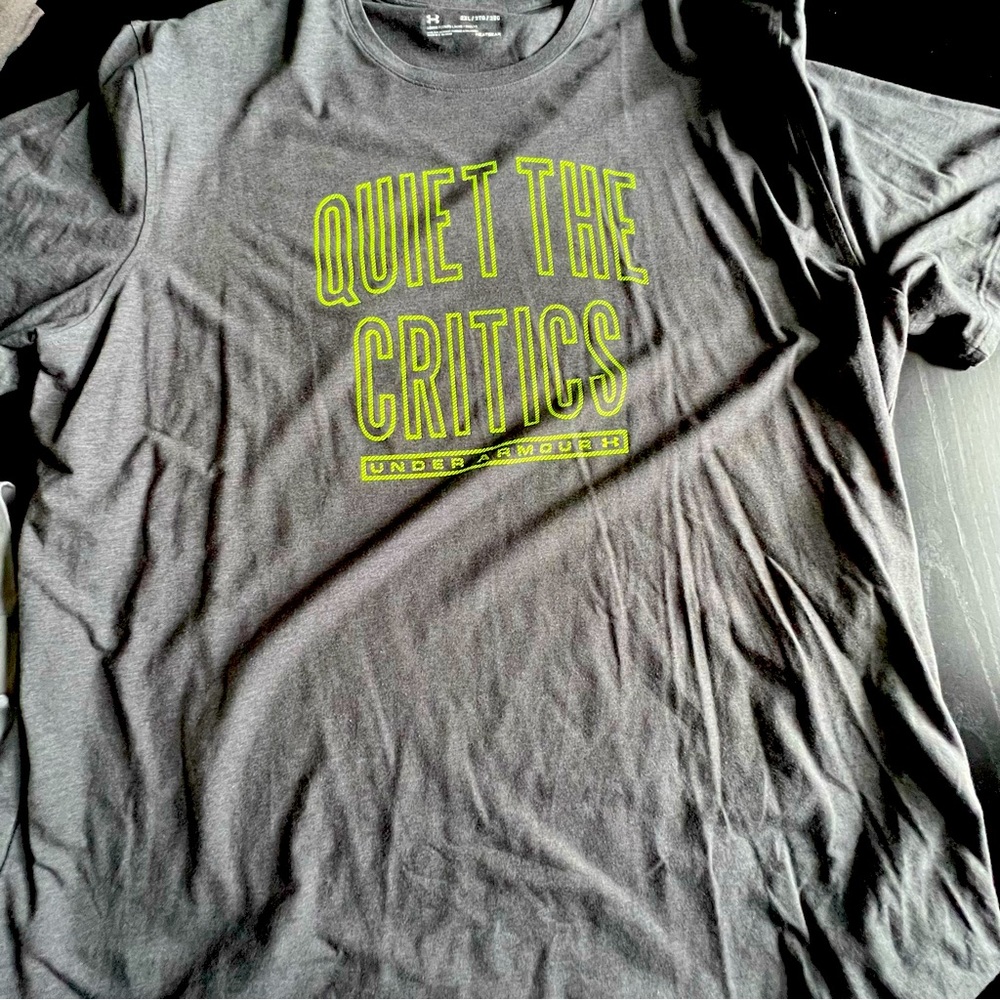 Under Armour 2XL graphic T-shirt - gray with bright yellow graphics